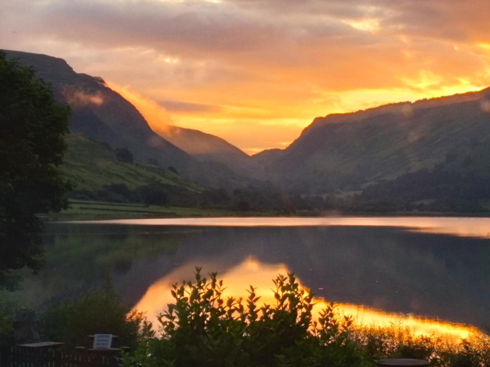 Pen-Y-Bont Hotel Tal-y-llyn ภายนอก รูปภาพ